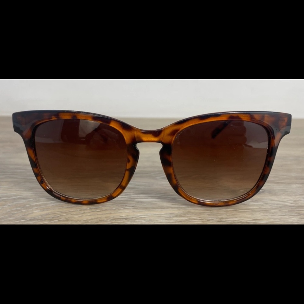 Y2K Madden Girl Sunglasses Steve Madden Turtoise Shell Frames Cat Eye